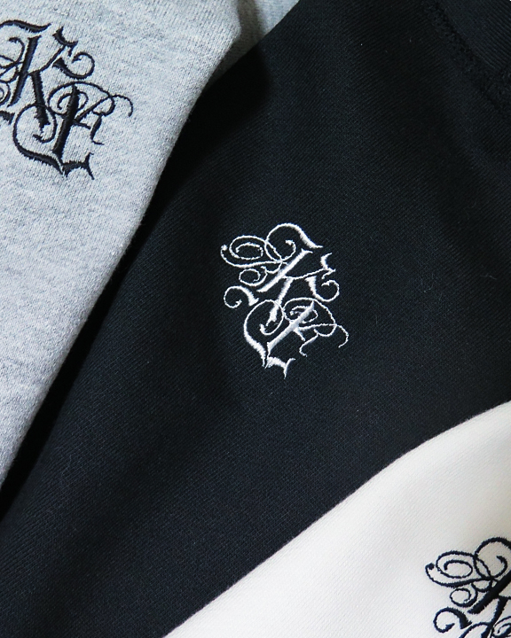L.SLDR CURSIVE BKFR /BACK STAR EMBROIDERY SWEAT SHIRT