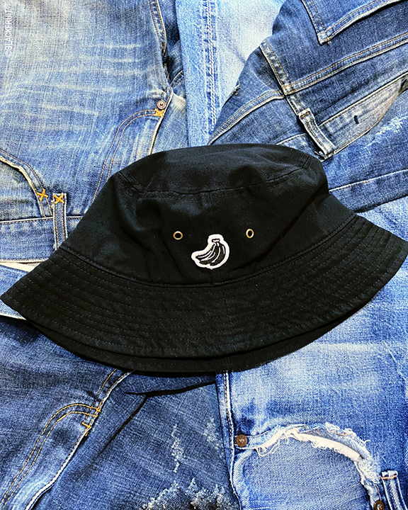 BANANA EMBLEMED BUCKET HAT [BK]