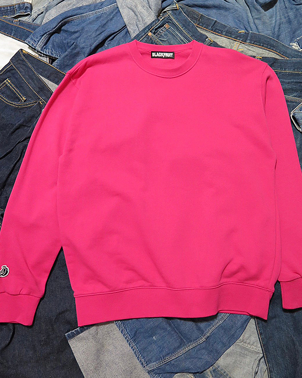 SLEEVE ONE-POINT EMBLEMED BANANA HOODED SWEATSHIRT