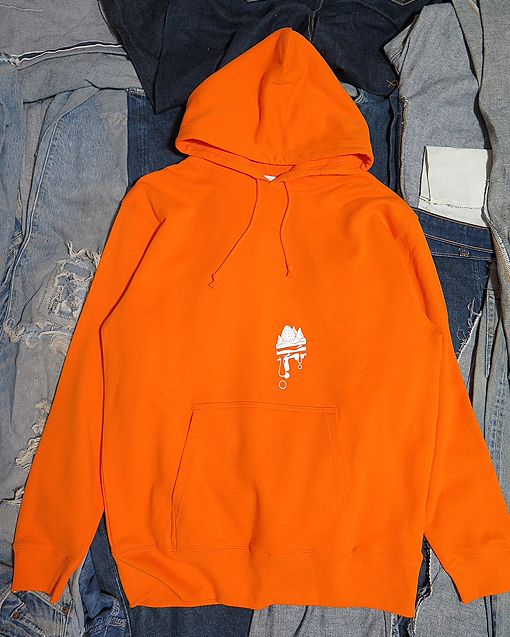 DRIP STRAWBERRY SPONGE CAKE PRINTED HOODED SWEATSHIRT